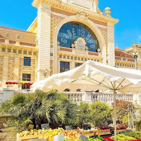 Jeanne Darc Apartment